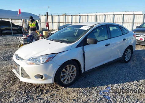 2013 Ford Focus S из США, поврежденный, VIN 1FADP3E28DL167757